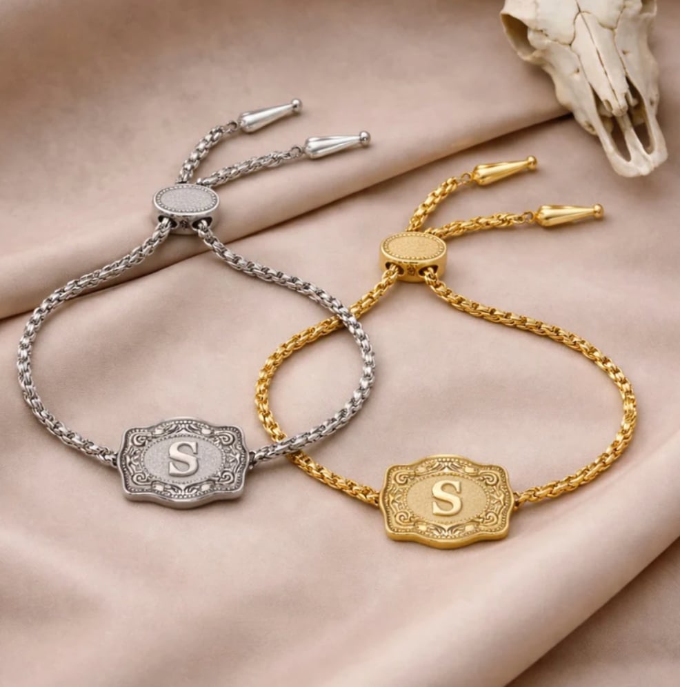 🧷 Miniature Belt Buckle Wristband – Sleek Adjustable Bracelet with Chic Metal Clasp