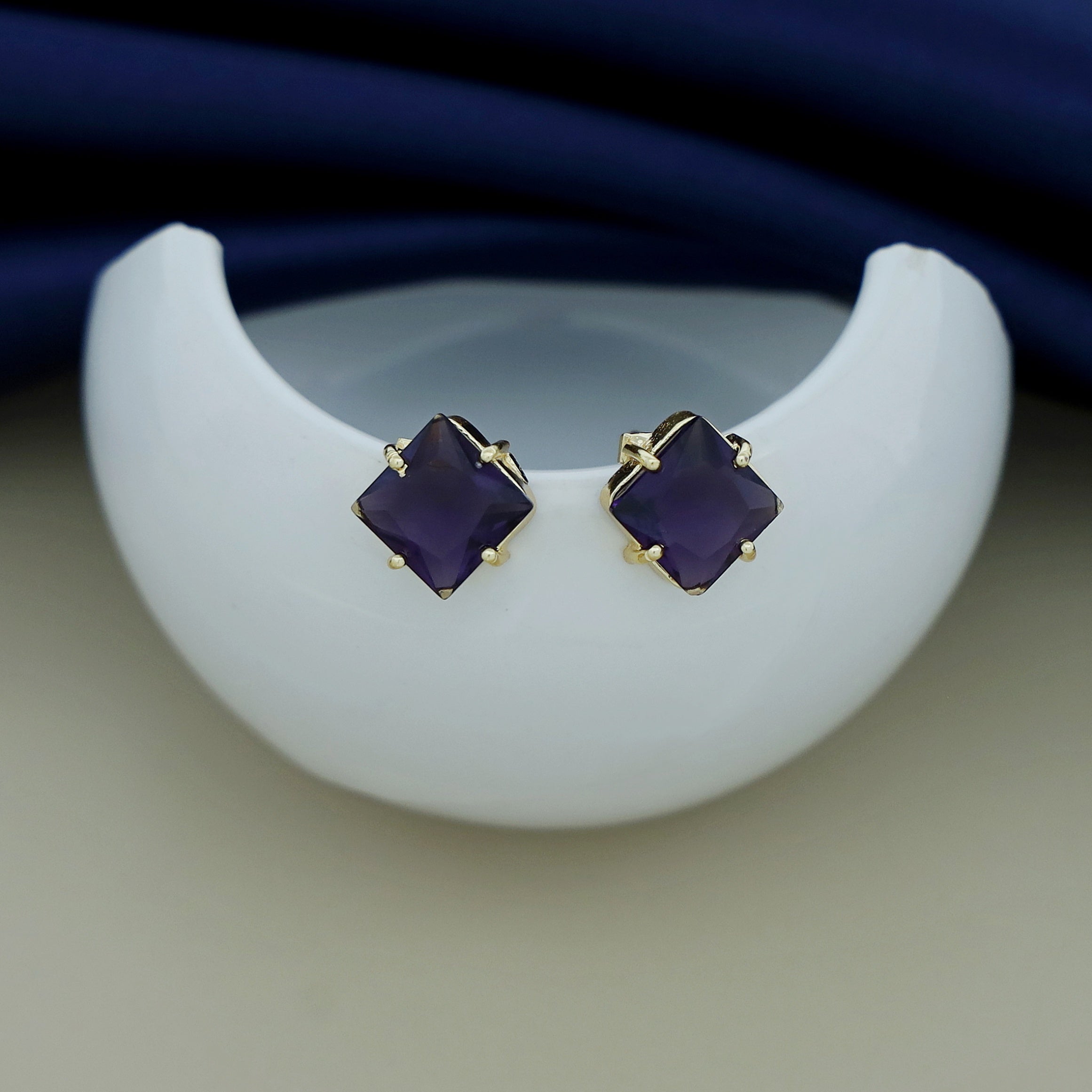 Diamond Glossy Stud